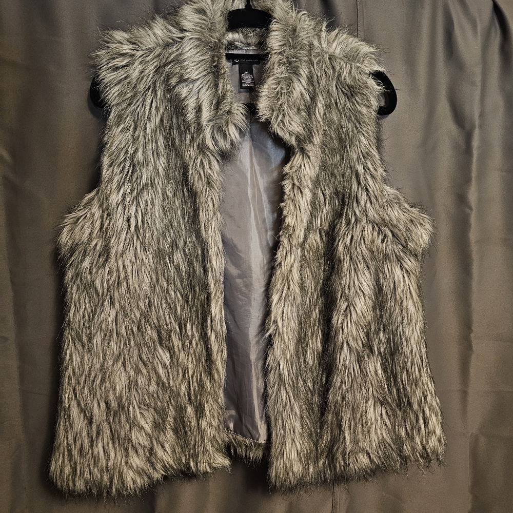 New Directions EUC Medium New Directions Gray Faux Fur Vest